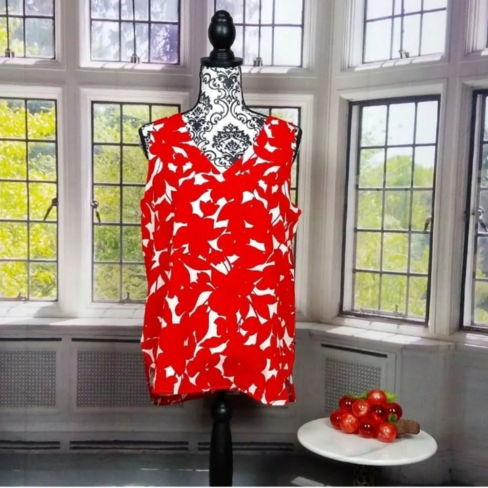 NWT T‎ Tahari Red And White V Neck floral top Sleeveless Women's Size Sma… - Picture 2 of 5
